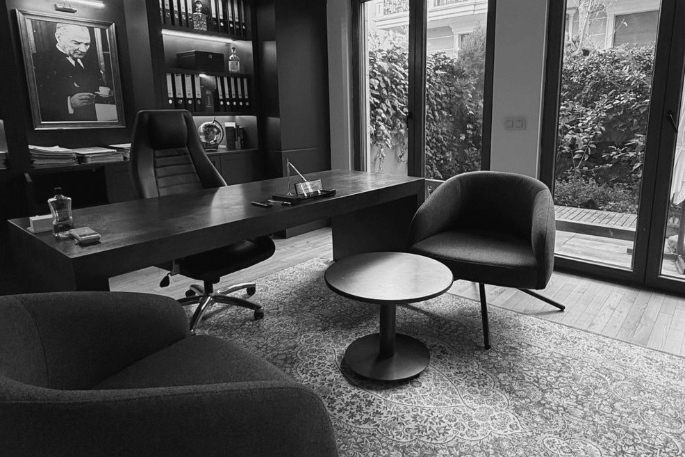 Karatay Hukuk Bürosu avukat odası, görüşme alanı